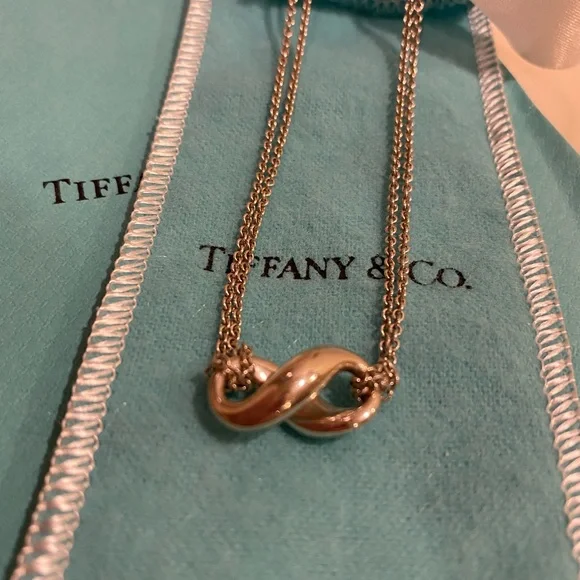 Authentic Tiffany&Co Sterling Silver Figure Eight Necklace with double chain - Picture 4 of 7